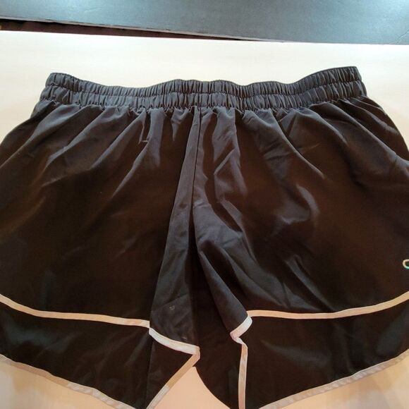 GAP WOMEN"S SHORT WITH WHITE STRIM LINE ALL AROUND - Picture 2 of 8